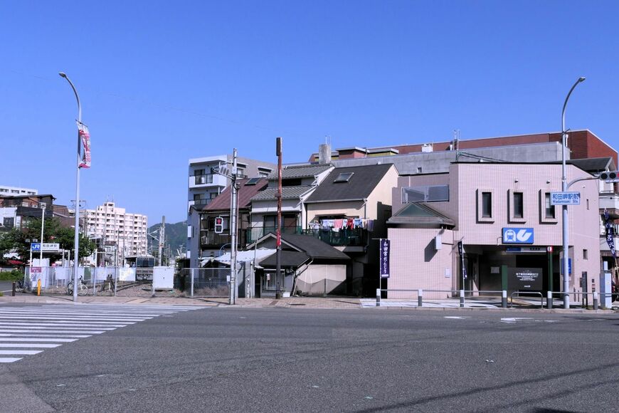 左はJR和田岬駅（編集部撮影）