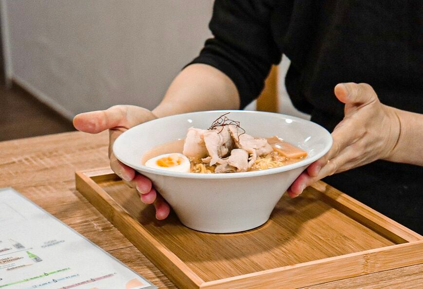 2店舗目の人気ラーメン｢鯛ラーメン｣13ユーロ（約2100円）。塩、味噌、しょうゆから味が選べる（筆者撮影）