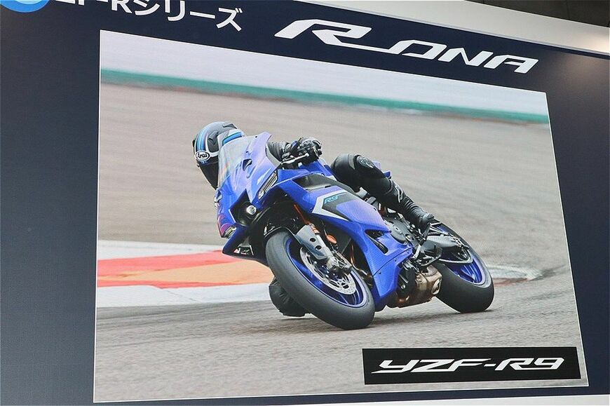 第52回 東京モーターサイクルショーに参考出品されたヤマハ「YZF-R9」（筆者撮影）