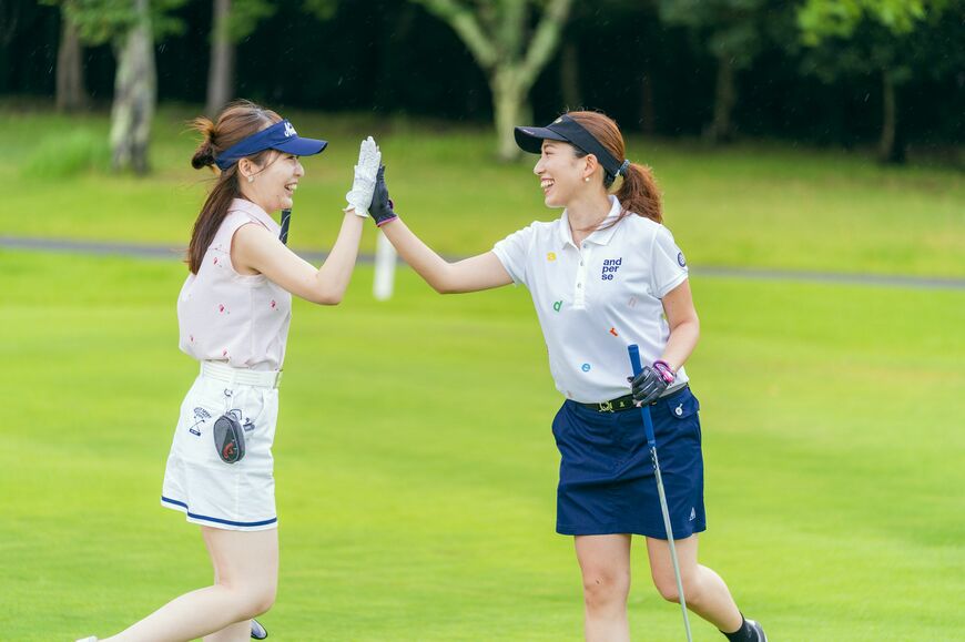 女性ゴルファー