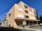 最初に住んでいたアパートからよく通ったスーパー。昨年建て替えられたばかり（筆者撮影）