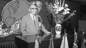 色褪せぬ100年前の社説｢一切を棄つるの覚悟｣ 没後50年にして政界