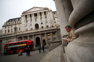 英中銀が10年ぶり利上げ､政策金利0.5％に