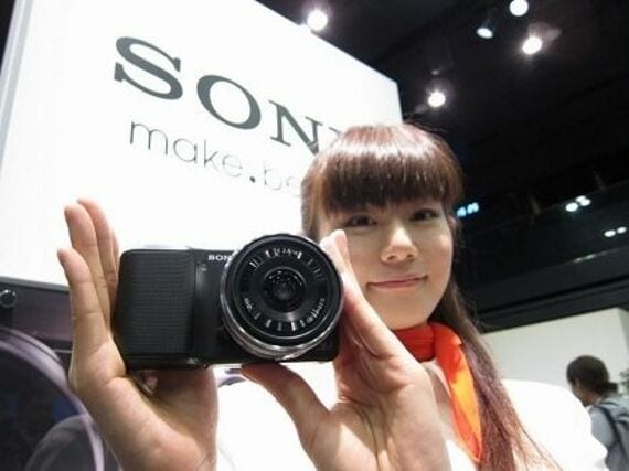 割り切った操作性で一眼とコンパクト機のいいとこ取り--ソニーのミラーレスカメラ「NEXシリーズ」《東洋経済モノ奉行》