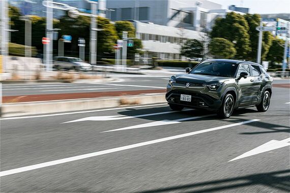 Z 4WDの試乗シーン