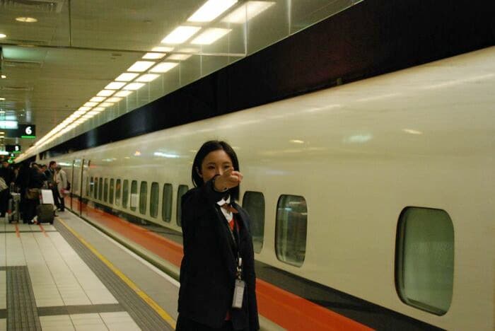 駅員も指差喚呼