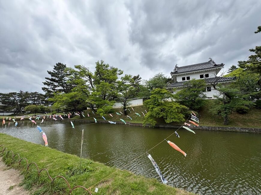 土浦城まで歩くと徐々に観光客が増える。風光明媚な景色が広がっており、落ち着いた雰囲気だ（写真：筆者撮影）