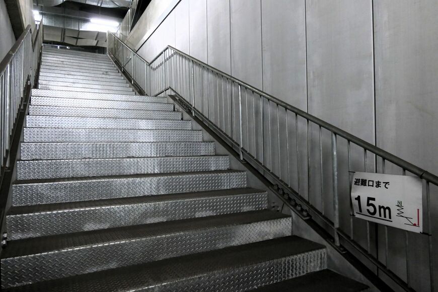 世田谷代田駅　バックヤード