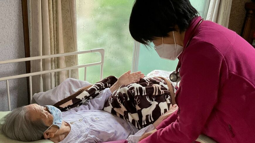 在宅で患者を診ている中村医師の連載。今回はがんの痛みのケアについてです。本文の登場人物とは関係ありません（写真：著者撮影）