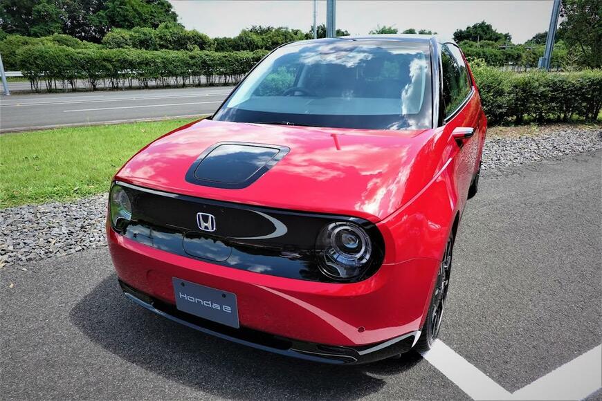 2020年に発売されたホンダ初の量産電気自動車「ホンダe」（週刊東洋経済編集部撮影）