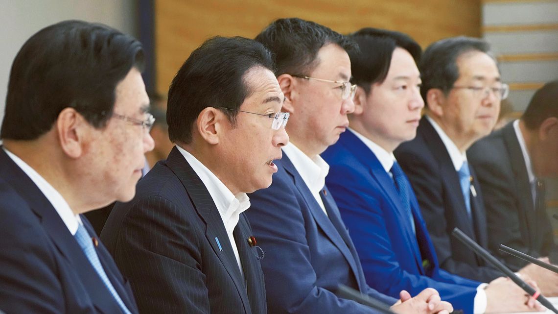 「こども未来戦略会議」で発言する岸田首相