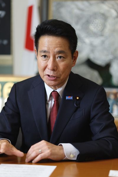 前原誠司（まえはらせいじ） 1962年京都市生まれ。京都大学法学部卒業。1993年衆議院総選挙に初当選。民主党代表、国土交通大臣、外務大臣、国家戦略担当大臣などを歴任。現在、国民民主党代表代行、党安全保障調査会長を務める