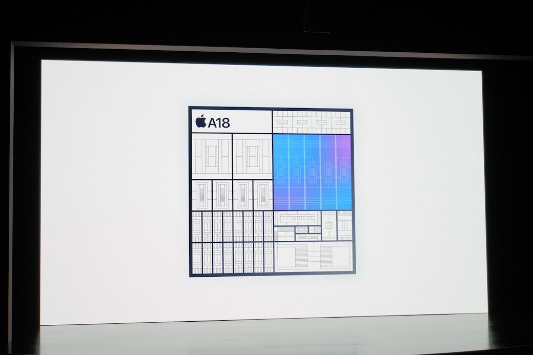 iPhone 16が搭載しているA18。プロセッサーの世代がプロモデルとそろい、性能差が小さくなった（筆者撮影）