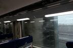 12000系の車内から見た洗車の様子