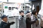 盛―久慈間の全通を祝う沿線の人々