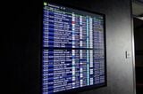 フライト情報を表示するモニター
