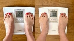 デニムのボタンが飛ぶ寸前だった50歳が｢正反対のベストセラー｣2冊に書いてあることをやったら《3ヶ月で6.3kg》痩せた