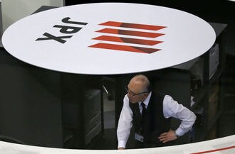 日経平均反発､円高でも上げ幅一時400円超　