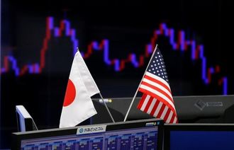 ドル112円半ばで推移､米政権運営の懸念台頭