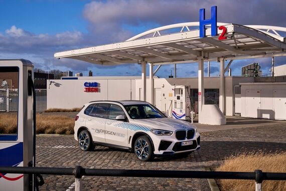 EUではすでにセルフ式24時間運用の水素ステーションがある（写真：BMW Japan）