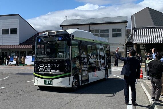 長野県小諸市で実際に運行されているBYDの小型バス（筆者撮影）