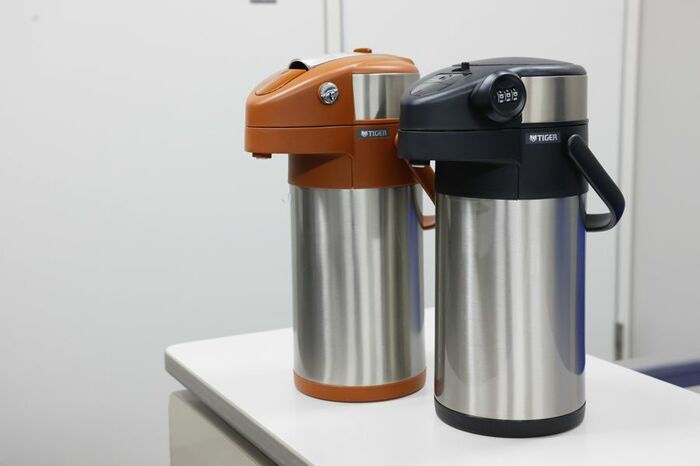 コーヒーを入れておくポット。風味や味の劣化を最小限に