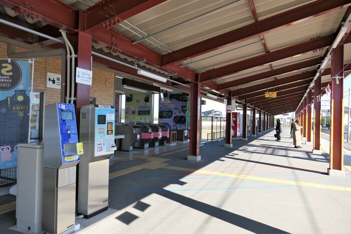 ふかや花園駅構内