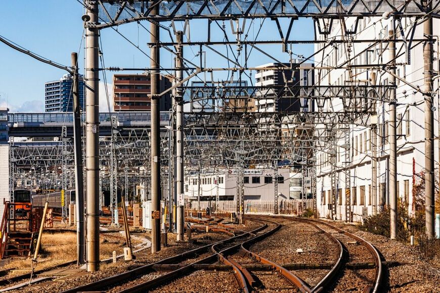下板橋駅脇の踏切道から下り方を見る（撮影：鼠入昌史）