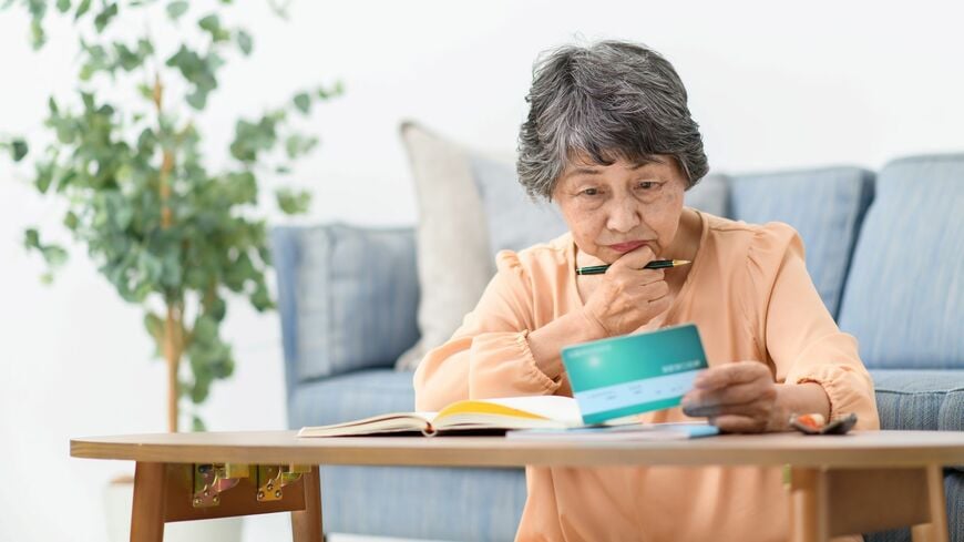 お金を増やすことと同じくらい、出ていくお金を減らすことが大事だという（写真：Luce／PIXTA）
