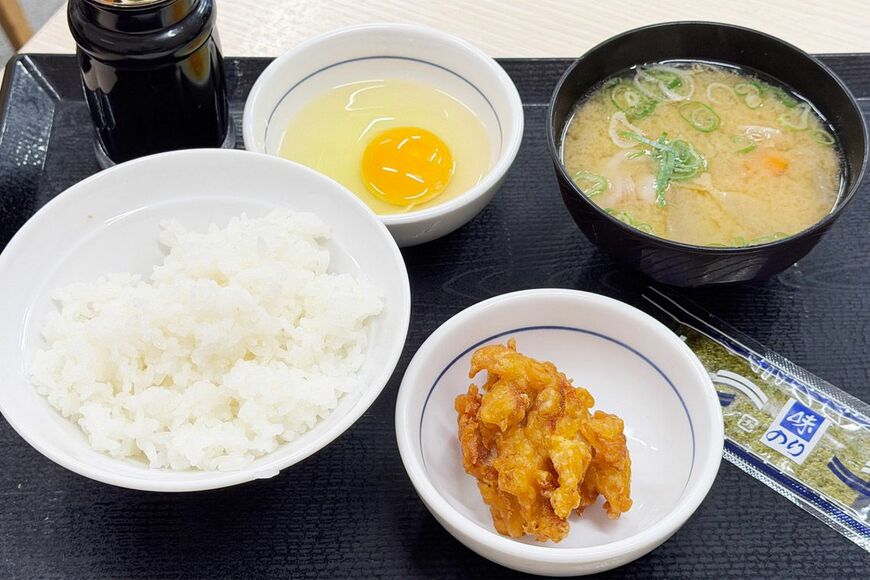 かつやの朝食メニューがリニューアル。たまかけご飯ととん汁の定食がアプリ使用でワンコインに！