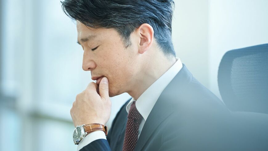 3度の転職を経て、43歳でひとり起業をした筆者が、20年以上の独立経験のなかで味わってきた失敗を5つご紹介します（写真：Greyscale／PIXTA）