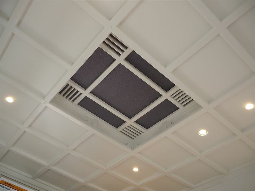 南宇都宮駅は三角屋根が吹き抜けになっていない（記者撮影）