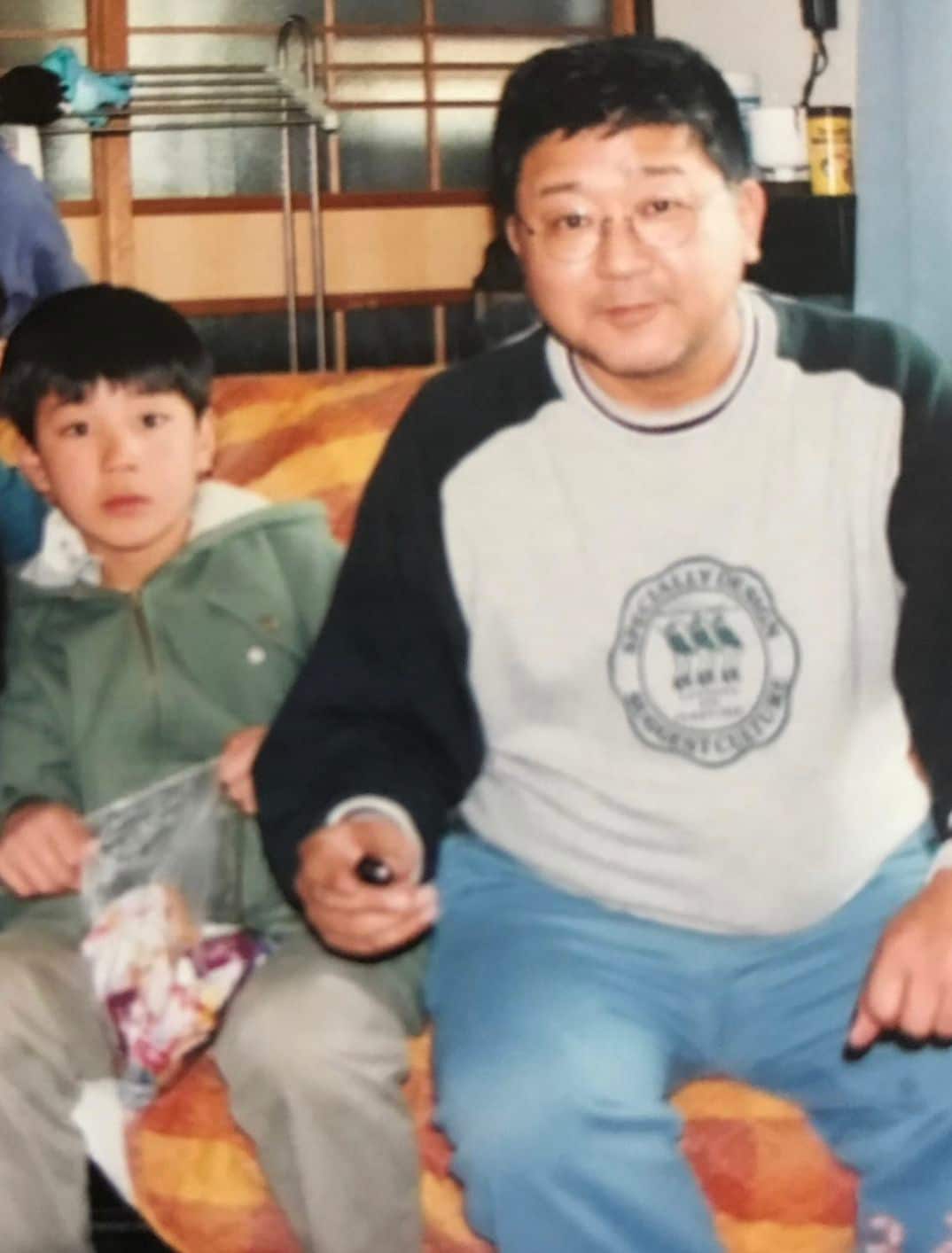父親との写真（写真：岡田さん提供）