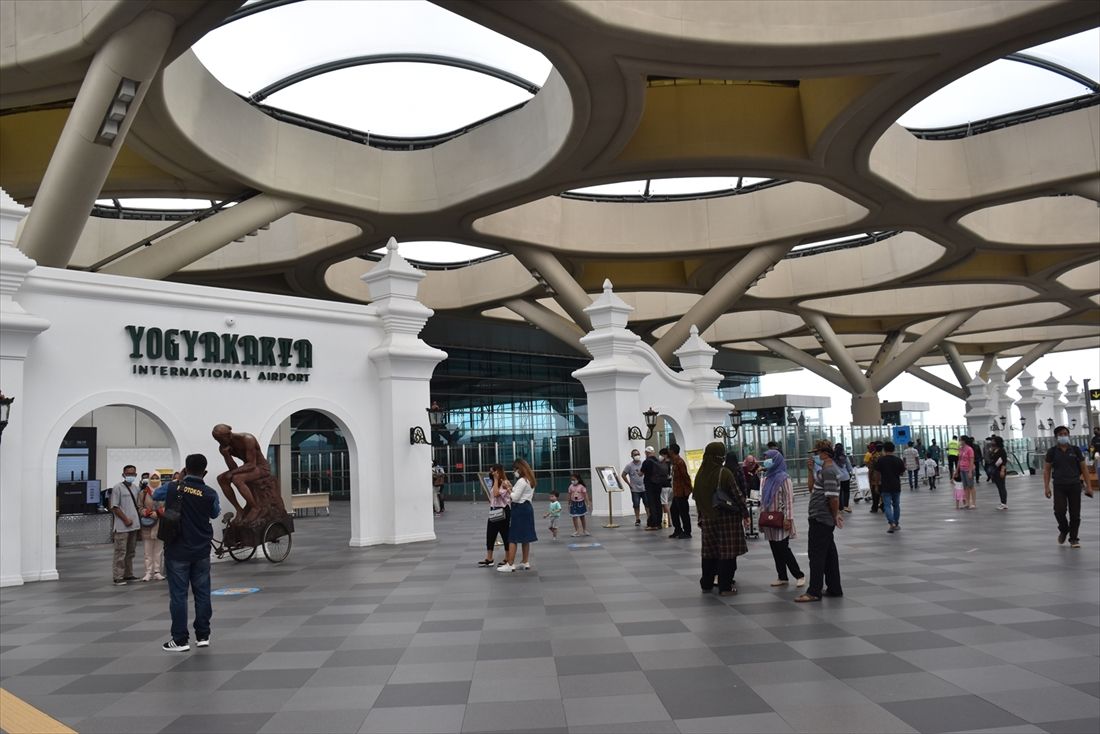 ジョグジャカルタ国際空港の様子。観光客も今月から急激に増加している（筆者撮影）
