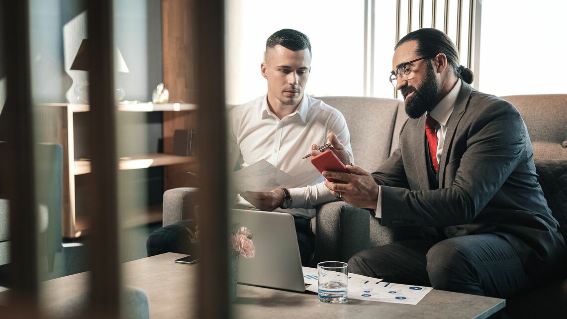 起業家が否定的なフィールドに立たされたとき、頼るべきものは何なのでしょうか（写真：Zinkevych／PIXTA）
