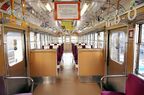 車両の中央部がクロスシートになっている