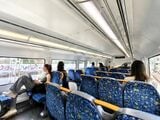 シドニートレインズの車両は多くが転換クロスシートで3人－2人配置（筆者撮影）