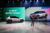 シュコダ「Epiq」とシュコダ・アウトのクラウス・ツェルマーCEO（写真： Škoda Auto）