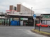 新金線の終点・金町駅の南口。貨客共用・分離と専用道（全線整備）の場合は南口の西側（左）に新金線の旅客ホーム・停留所を整備する想定だ（編集部撮影）