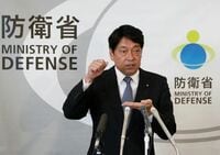 イラク日報､｢大臣報告まで3カ月｣の不可解 ｢経緯を確認したい｣と小野寺防衛相