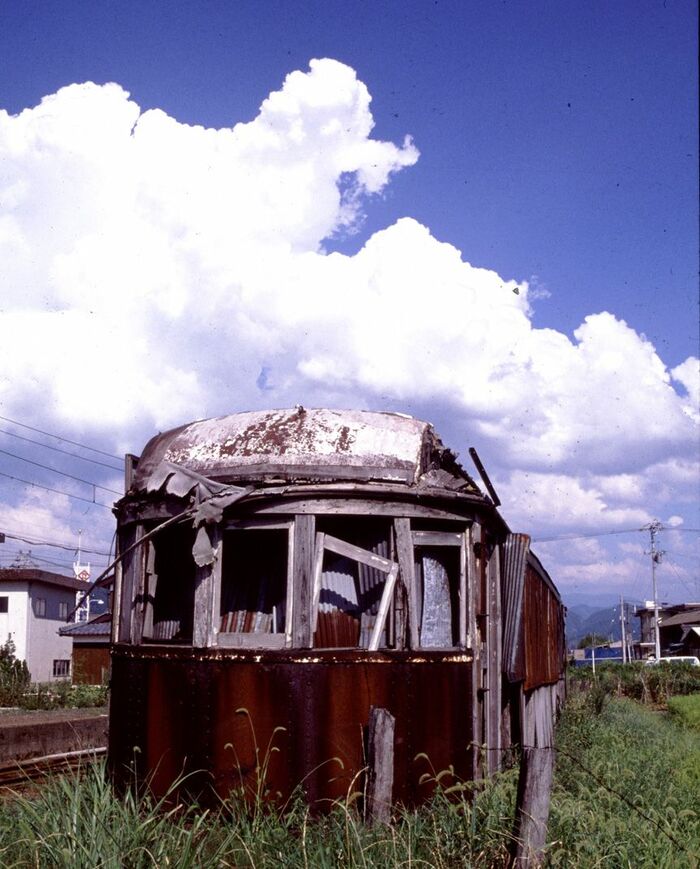 福井鉄道南越線（廃線）村国駅のモハ81廃車体。