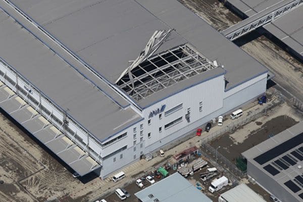 ANAの格納庫が一部破損した