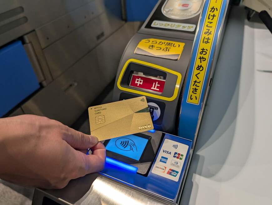 三井住友カードはタッチ決済対応の改札機をstera transitというソリューションとして提供している（デモ場面を筆者撮影）