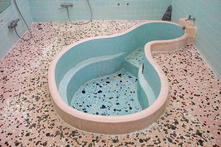 鳳明館本館のひょうたん風呂