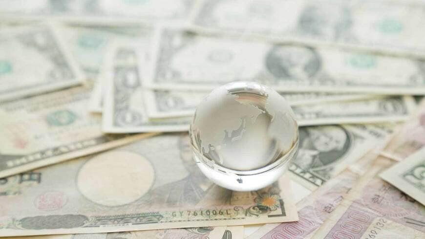 世界における円の価値の変動が日本経済に影響を与えます（写真：freeangle / PIXTA）