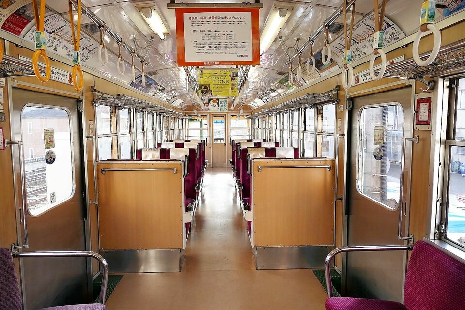 箱根登山鉄道100型用運転台旧式電圧計