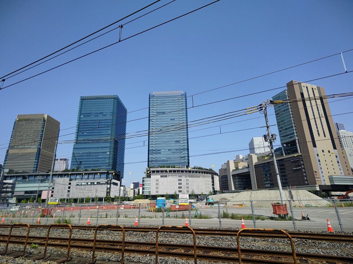 グランフロント大阪の手前に広がるうめきた2期地区。