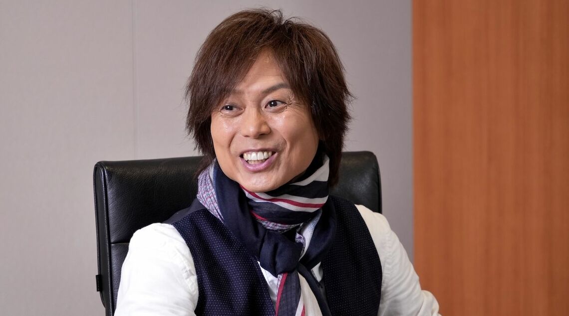 つんく♂(つんく)/総合エンターテインメントプロデューサー。1968年生まれ。88年に「シャ乱Q」を結成、92年にメジャーデビューし『シングルベッド』『ズルい女』など4曲のミリオンセラーを記録。97年「モーニング娘。」のプロデュースを開始。「ハロー!プロジェクト」をはじめ数々のアーティストのプロデュースを手がける。(撮影:梅谷秀司)