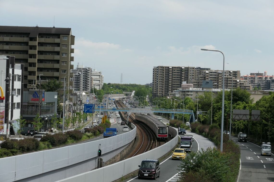 千里中央駅に到着する電車。ここから地下に潜る（記者撮影）