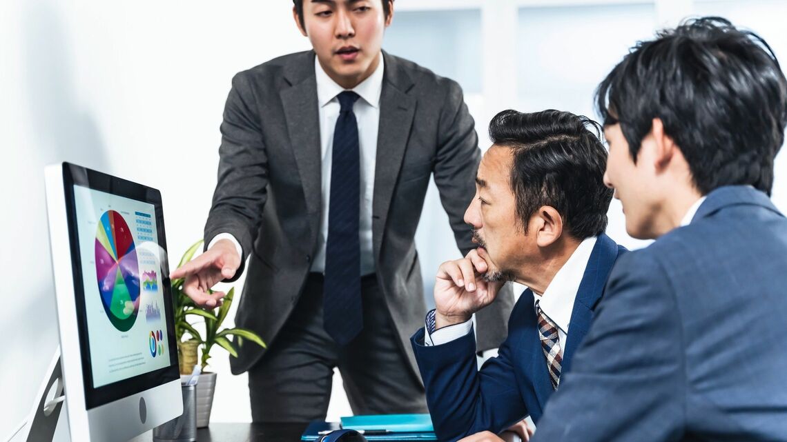 企業の人権尊重の必要性について国際的な関心が高まる中、日本企業もさらなる理解とコミットメントが欠かせない(写真:metamorworks/PIXTA)
